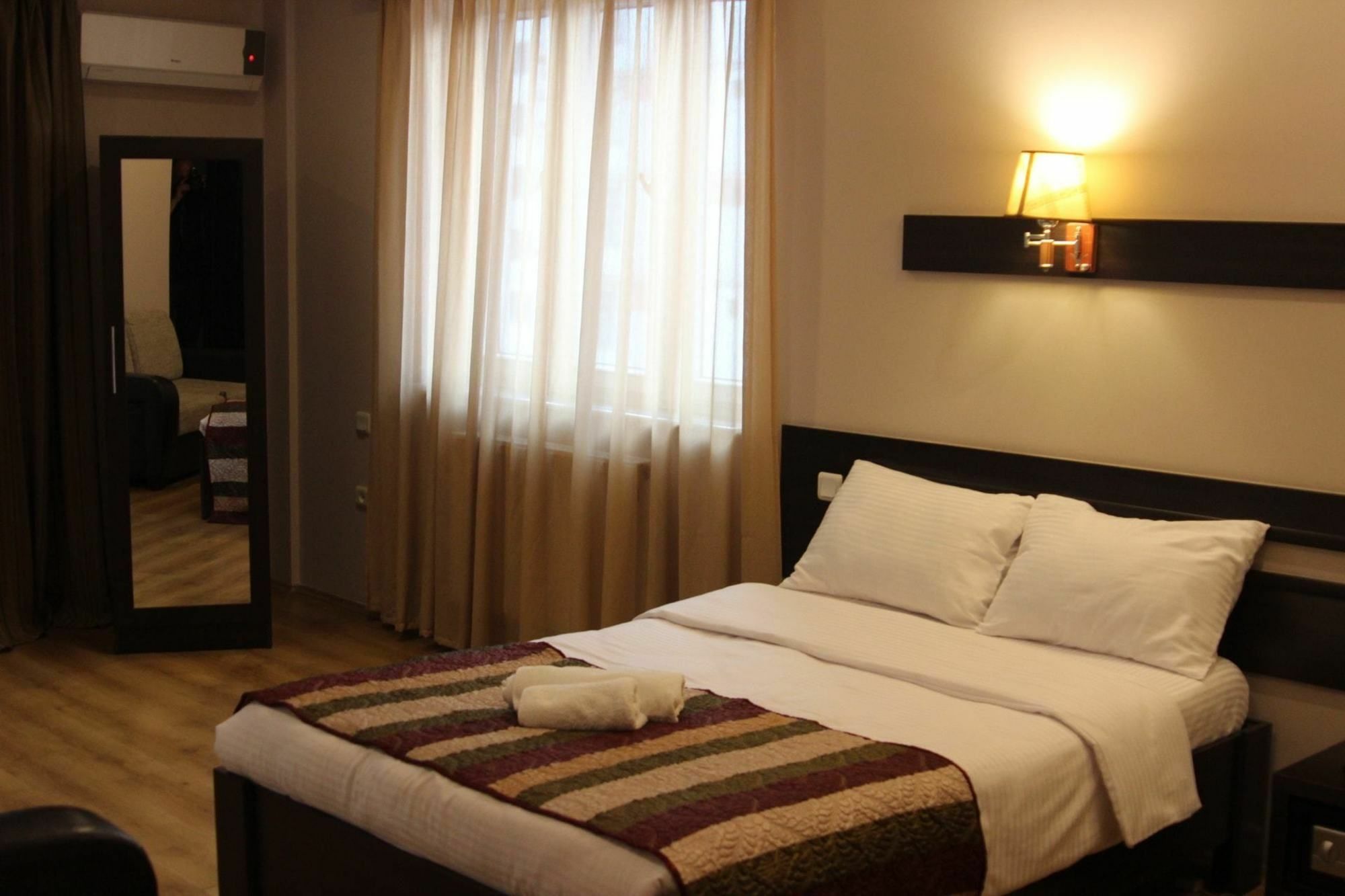 Iar Hotel Батуми Экстерьер фото